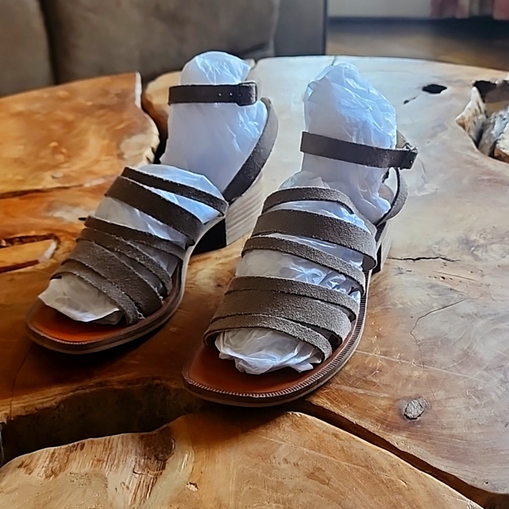 Lucky brand strappy suede sandals